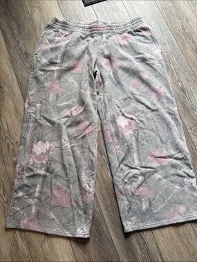 Hollister Gray and Pink Camo Wide-Leg Sweats
